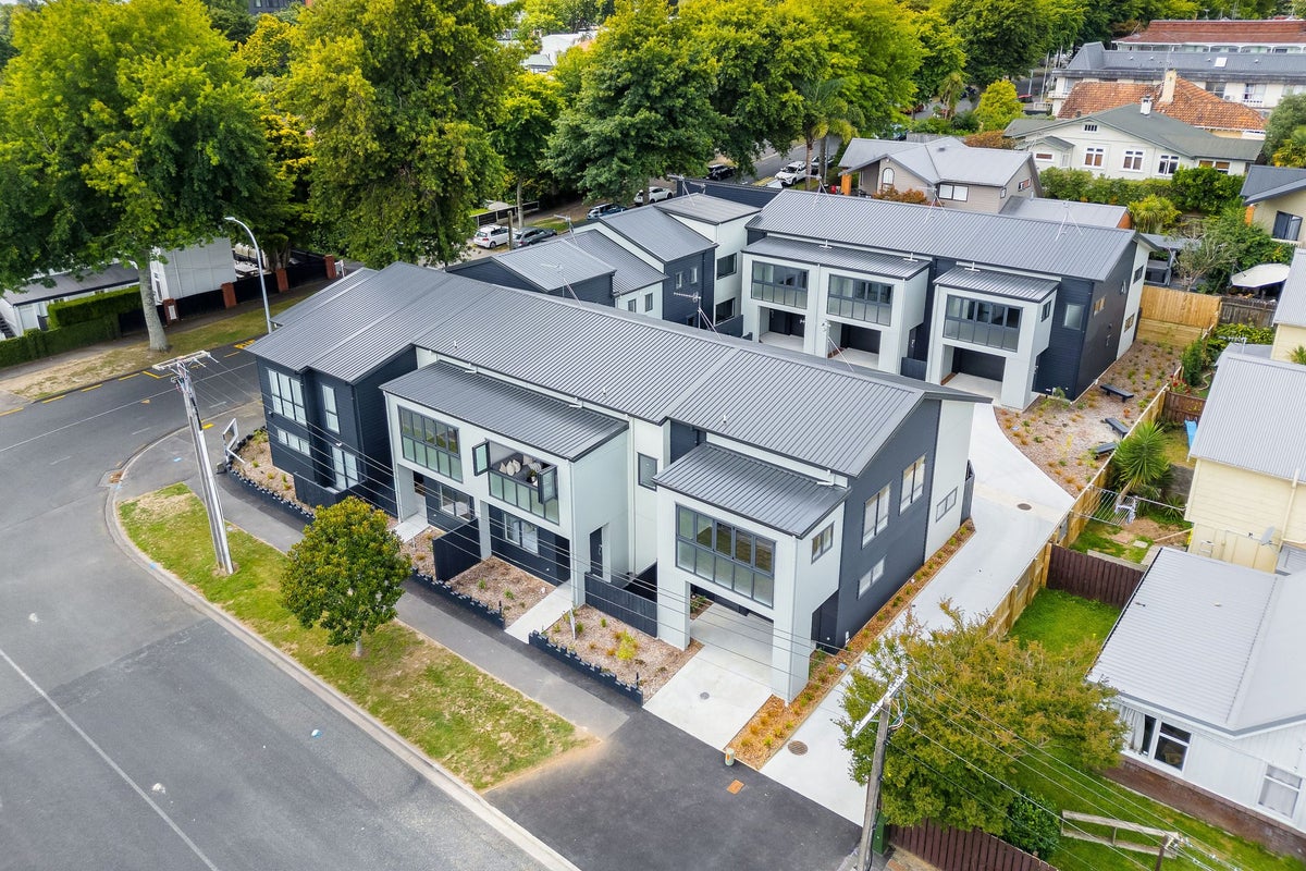 4/124 MacFarlane Street, Hamilton East, Hamilton - Carousel 1