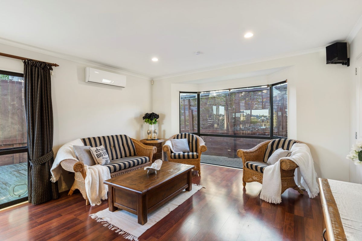 9 Coventry Way, Long Bay, Auckland - Carousel 2