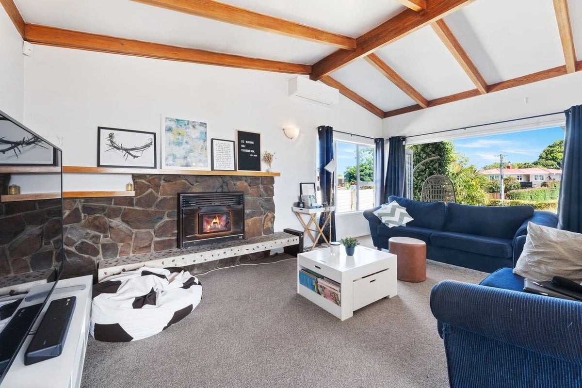 1 Sexton Place, Manurewa East, Auckland - Carousel 2