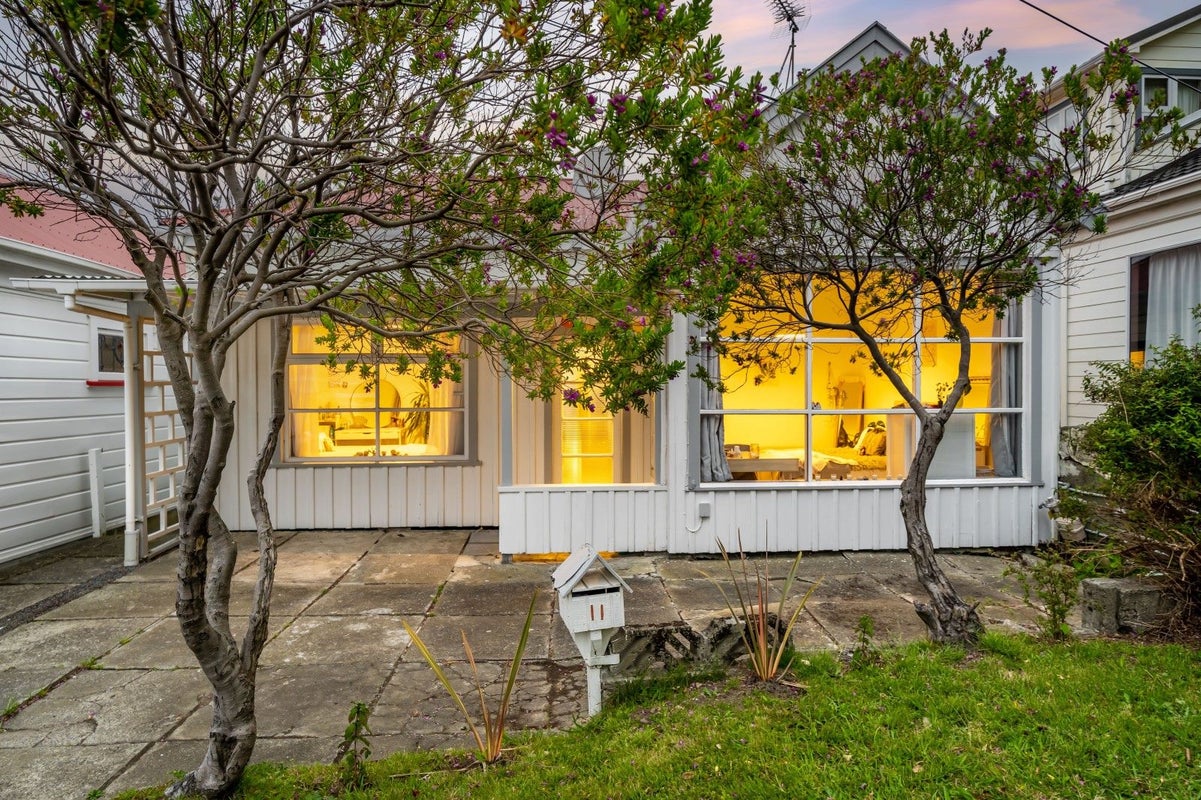11 Tully Street, Kilbirnie, Wellington - Carousel 1