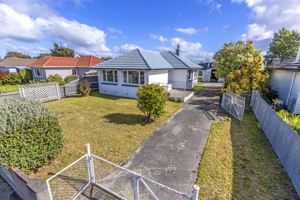 19 Tauiwi Crescent, Hei Hei, Christchurch - Carousel 1