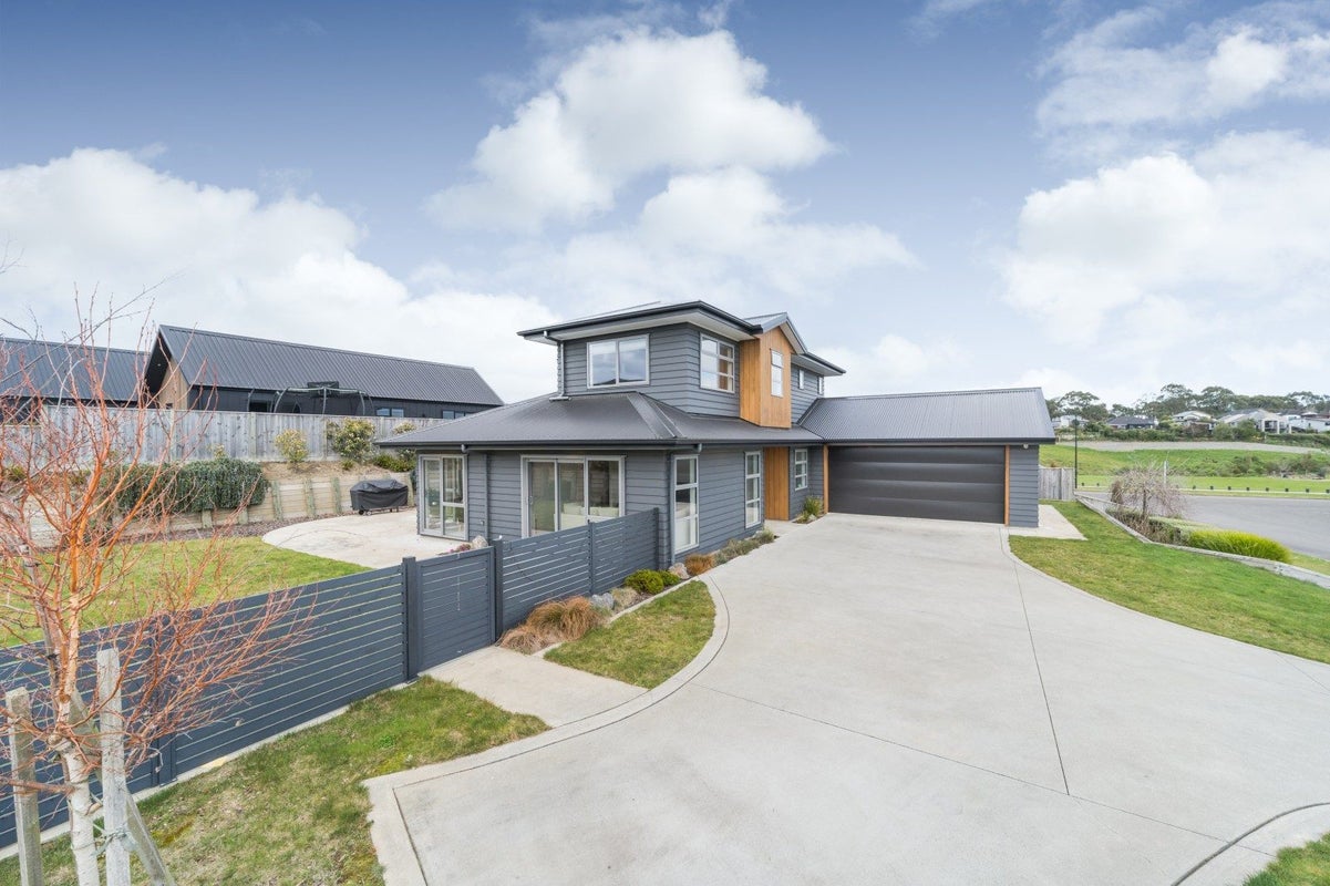 4 Edenmore Terrace, Fitzherbert, Palmerston North, Manawatu / Whanganui - Carousel 38