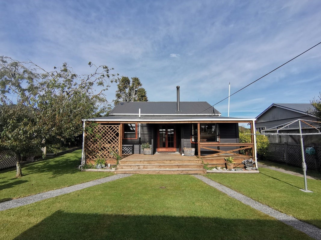44 Moorhouse Street, Ross - Carousel 1