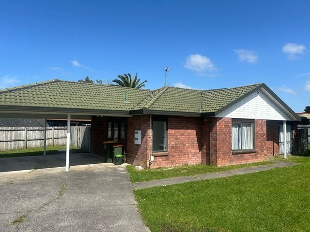 11 Waylen Place, Burswood, Auckland - Carousel 1