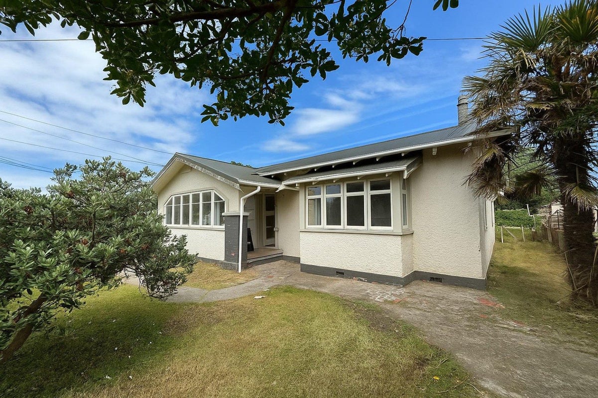 7 Abbot Street, Gonville, Whanganui - Carousel 1