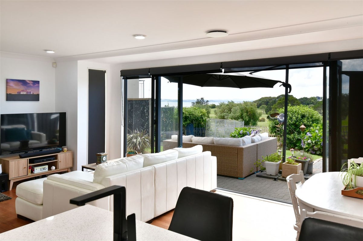 11 Alverna View, GULF HARBOUR, WHANGAPARAOA - Carousel 1