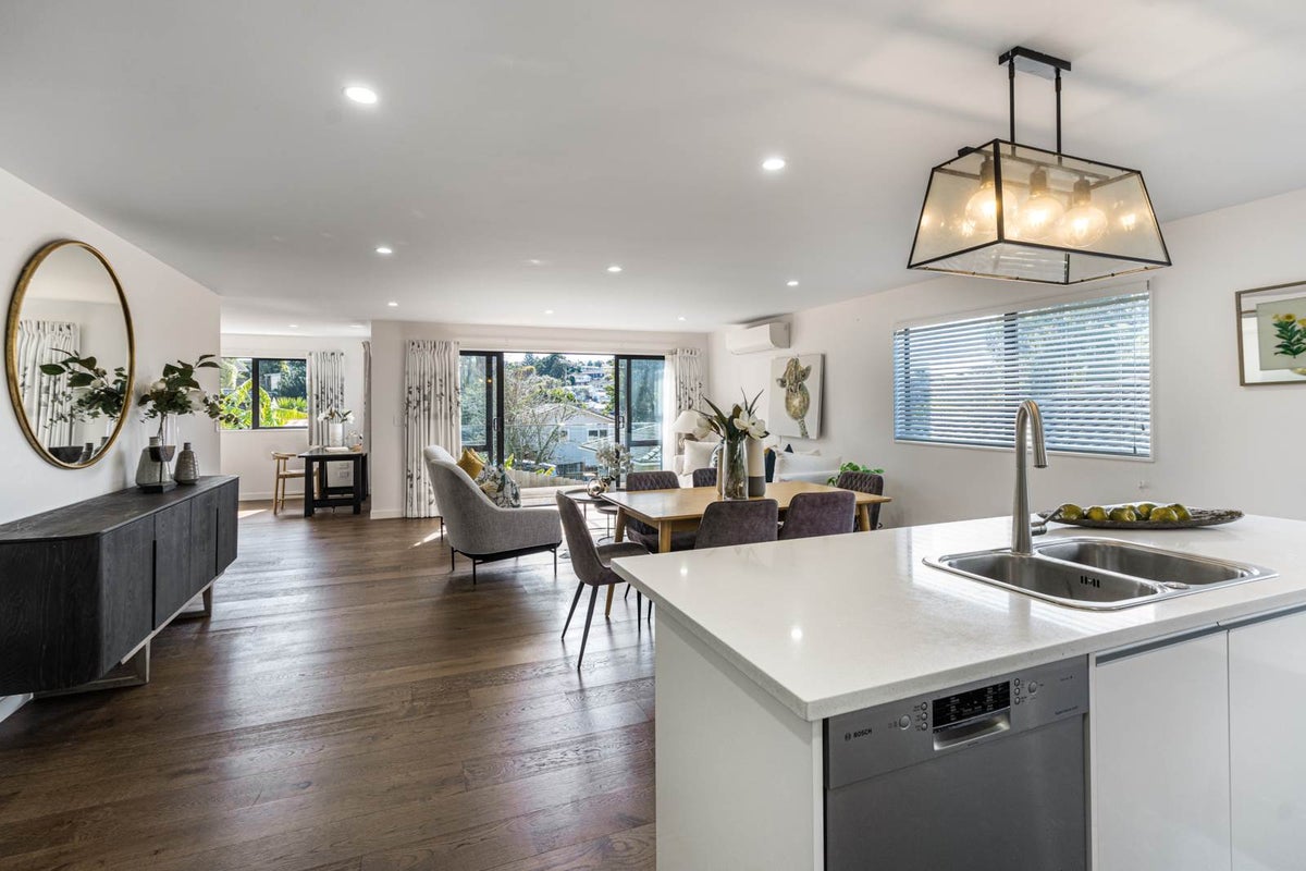 15A Tahu Crescent, Sunnynook, Auckland - Carousel 2