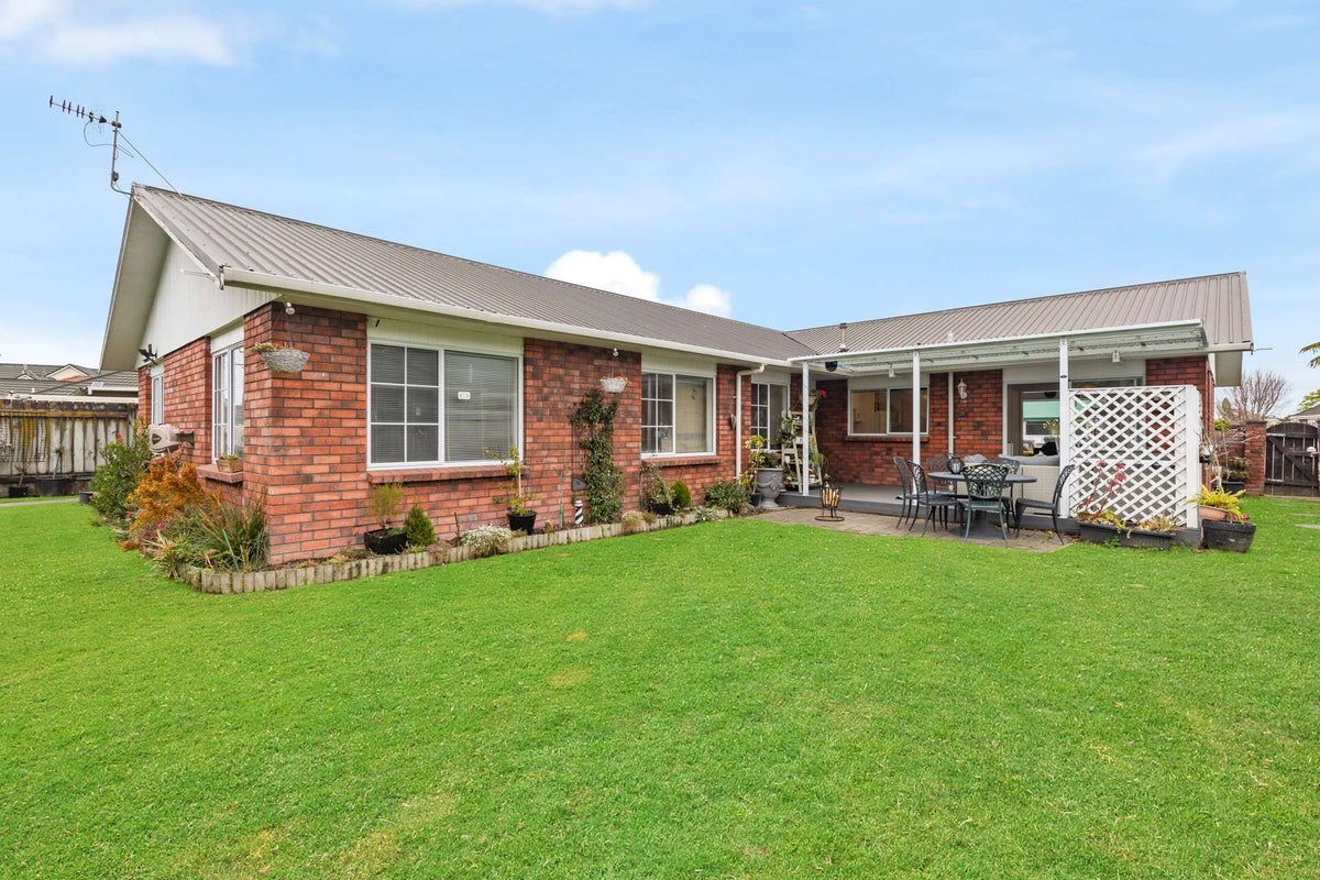 5 Rosebank Avenue, Kelvin Grove, Palmerston North - Carousel 1
