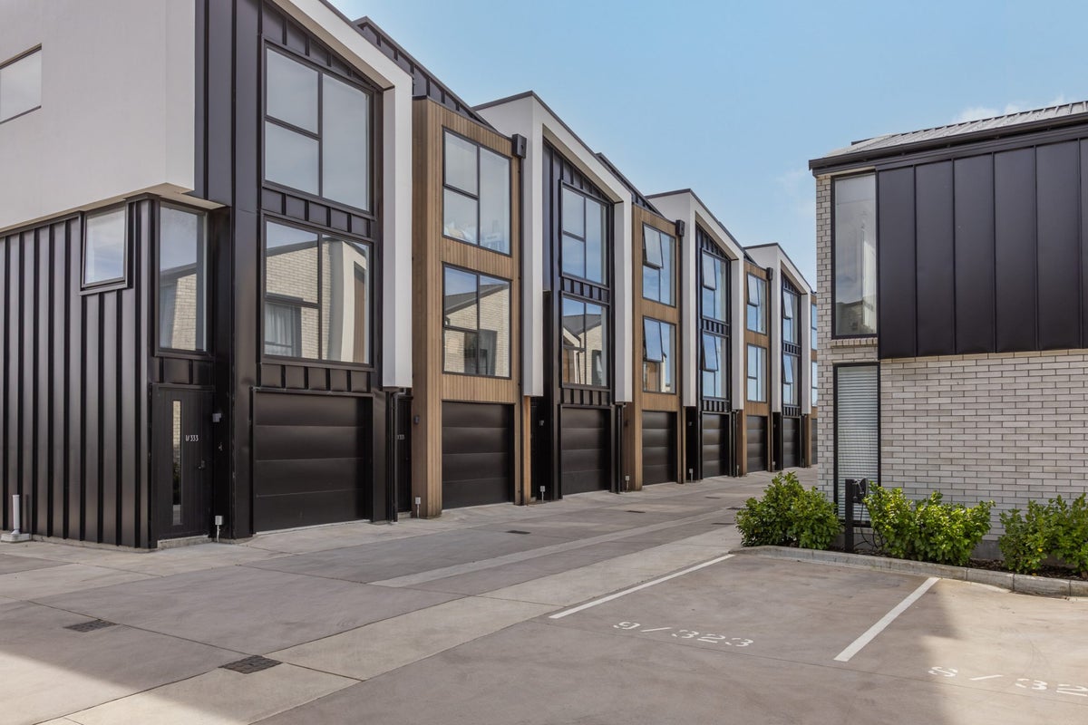 2/333 Lincoln Road, Addington, Christchurch - Carousel 1