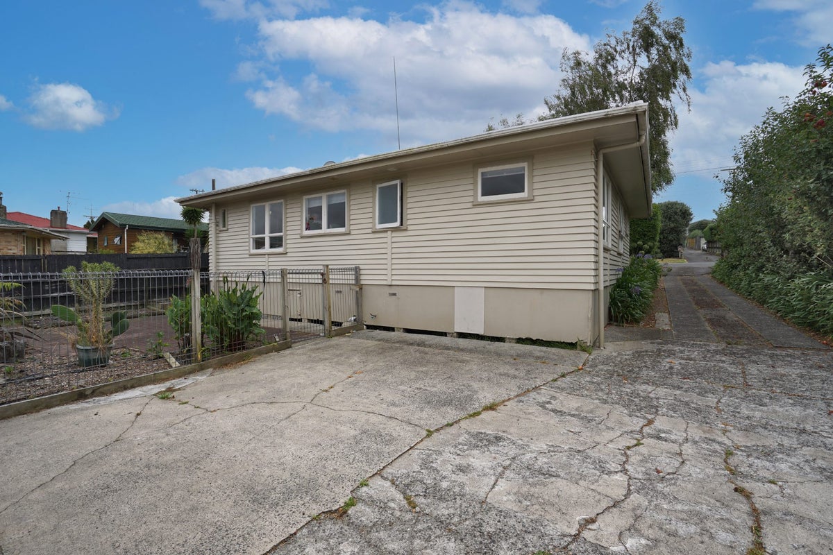 21 Waimarie Street, Nawton, Hamilton - Carousel 2