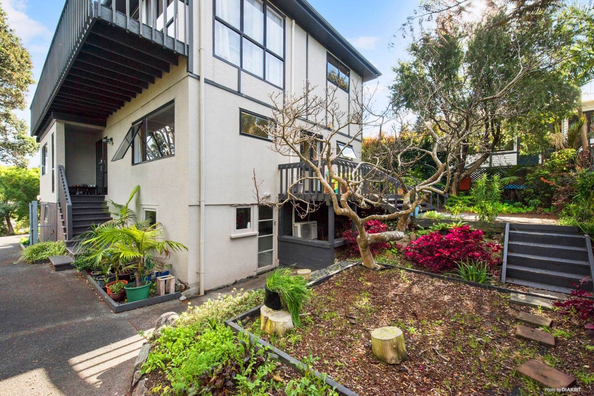 1/555 Beach Road, Murrays Bay, Auckland - Carousel 1
