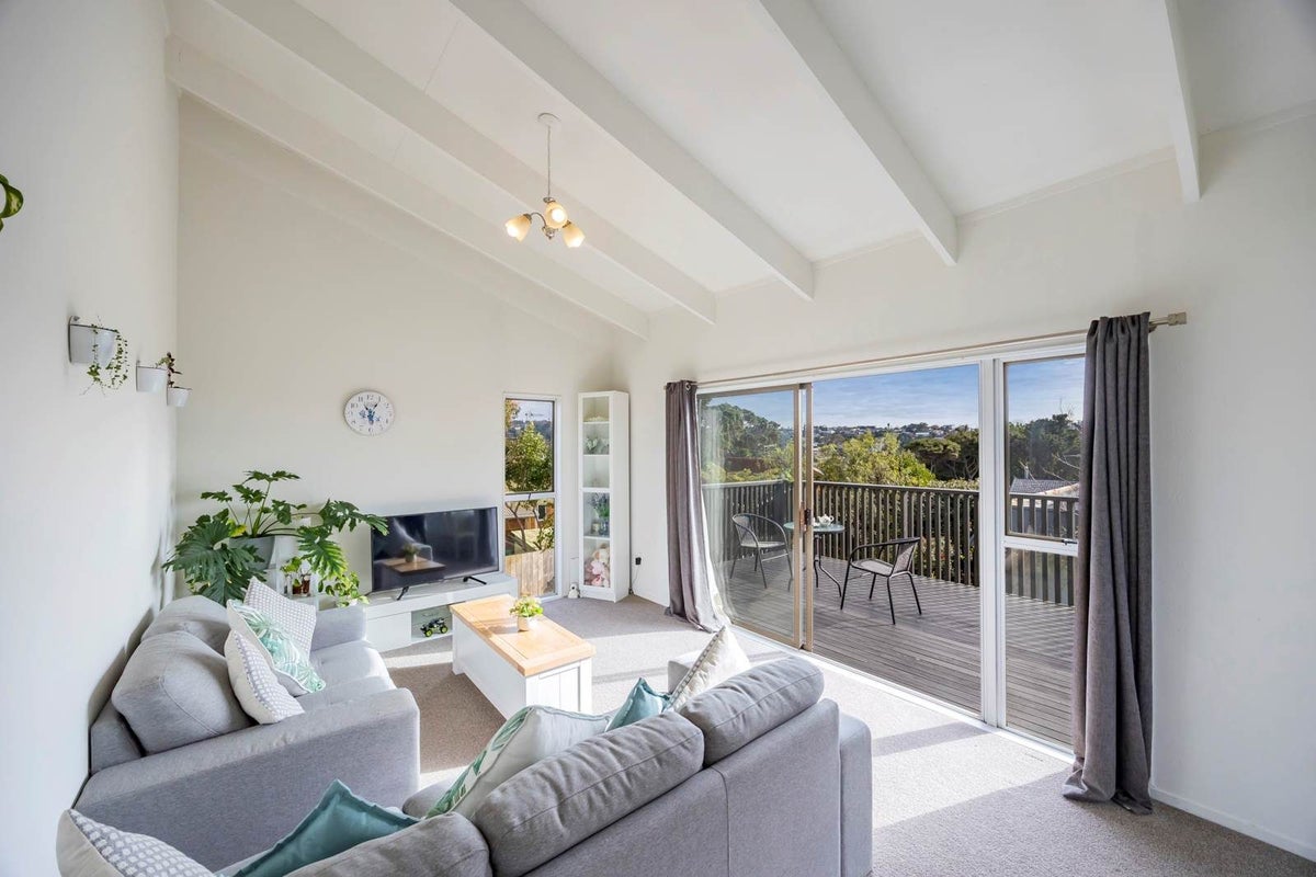 2/307A Wairau Road, Totara Vale, North Shore City, Auckland - Carousel 2