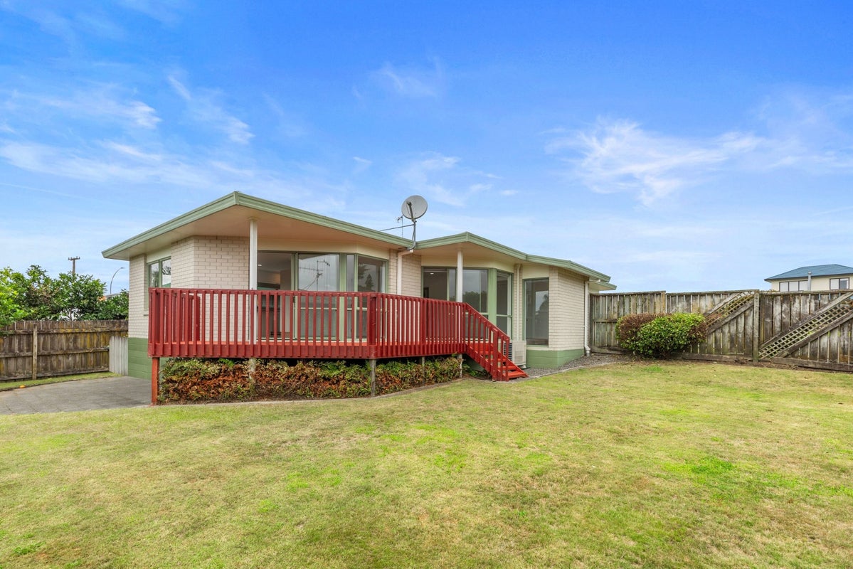 5 Burnt Oak Drive, Pyes Pa, Tauranga - Carousel 21
