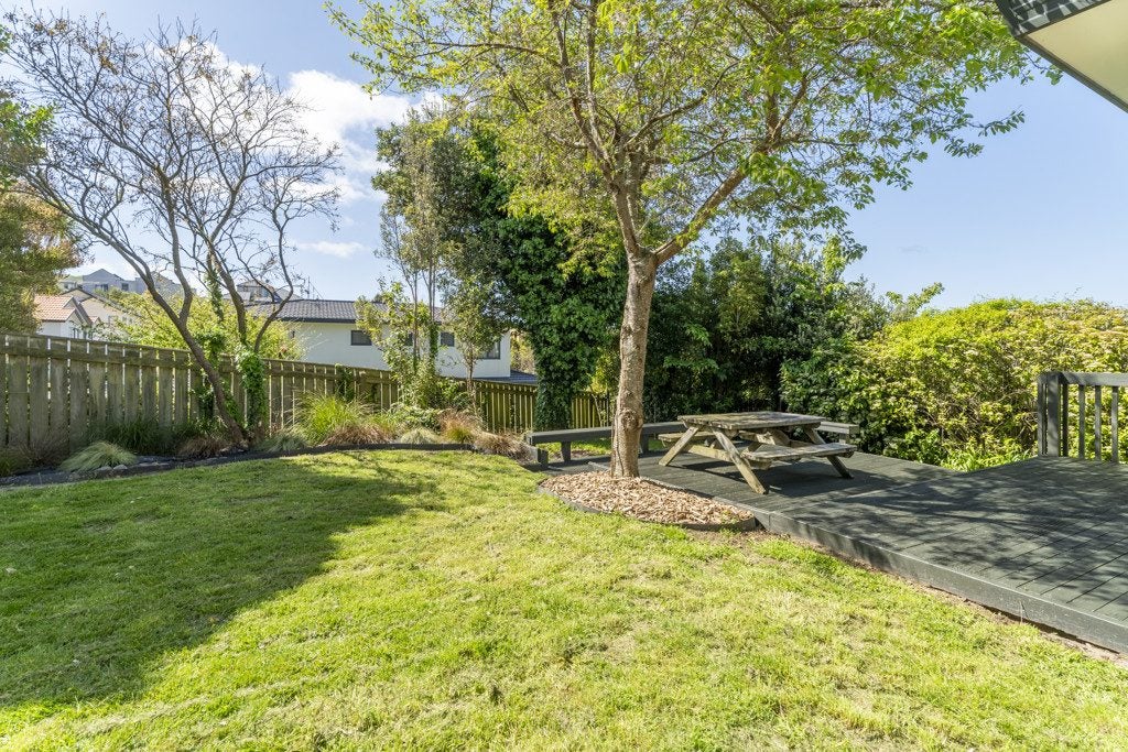 5 Radstock Grove, Churton Park, Wellington - Carousel 30