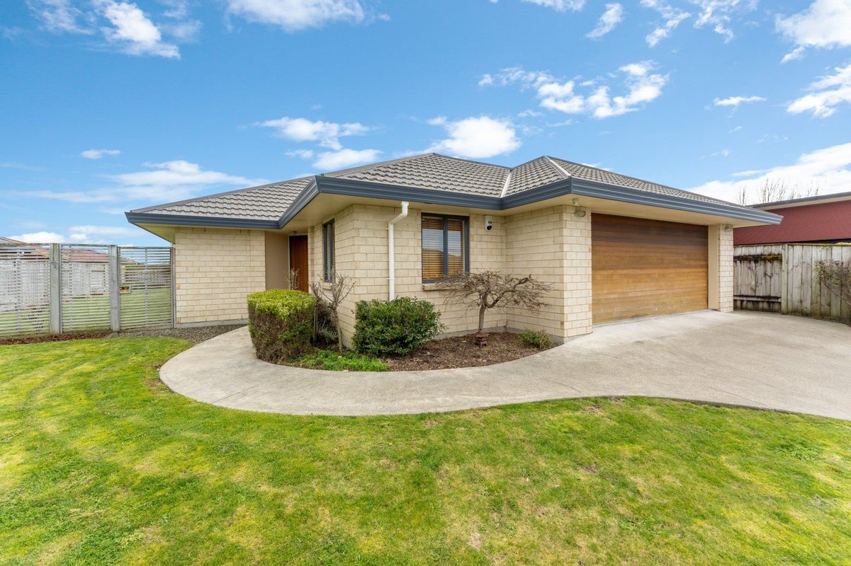 19 Brooklyn Heights Drive, Kelvin Grove, Palmerston North - Carousel 1