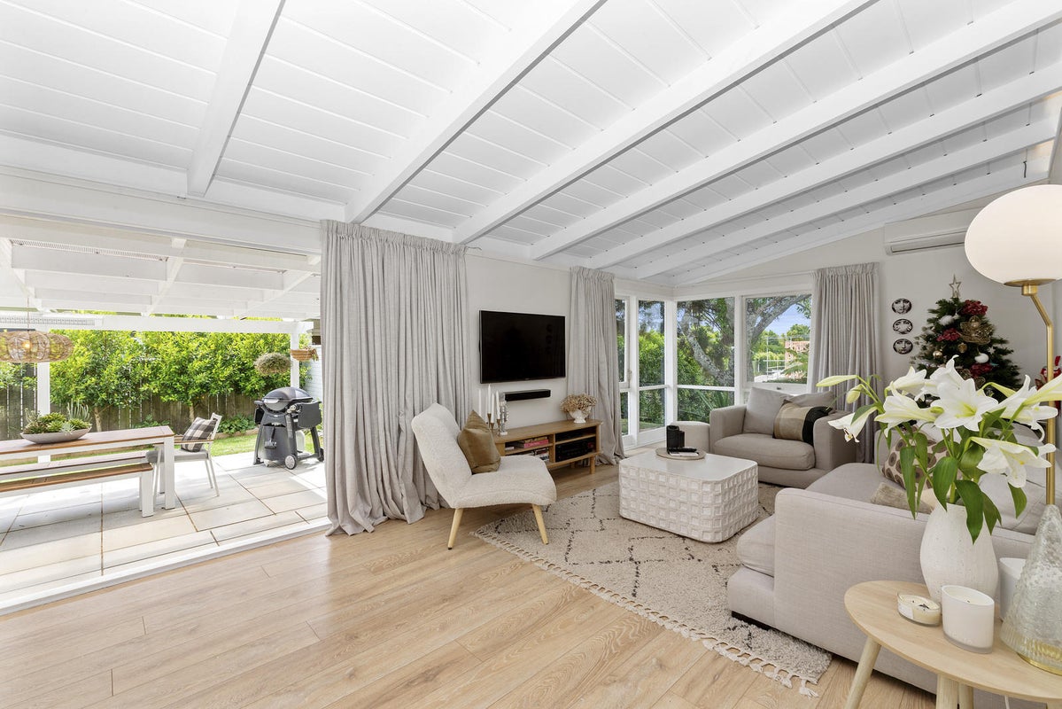 64 Tiroroa Avenue, Te Atatu South, Auckland - Carousel 2