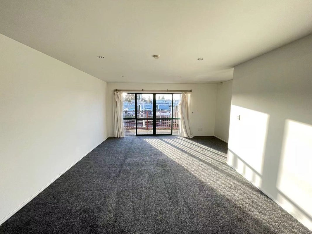 12/1 Briar Way, New Lynn, Auckland - Carousel 2
