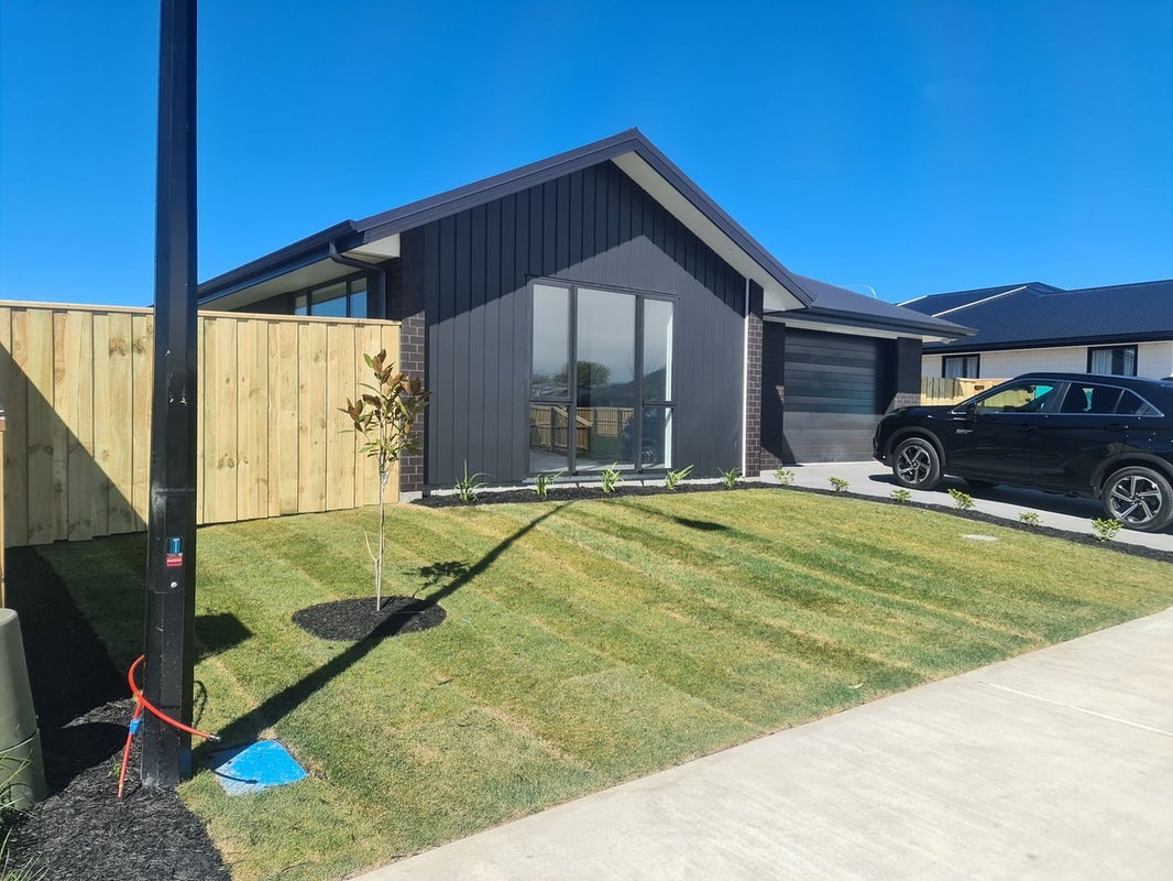27 Quinn Crescent, Woodend, Woodend - Carousel 2