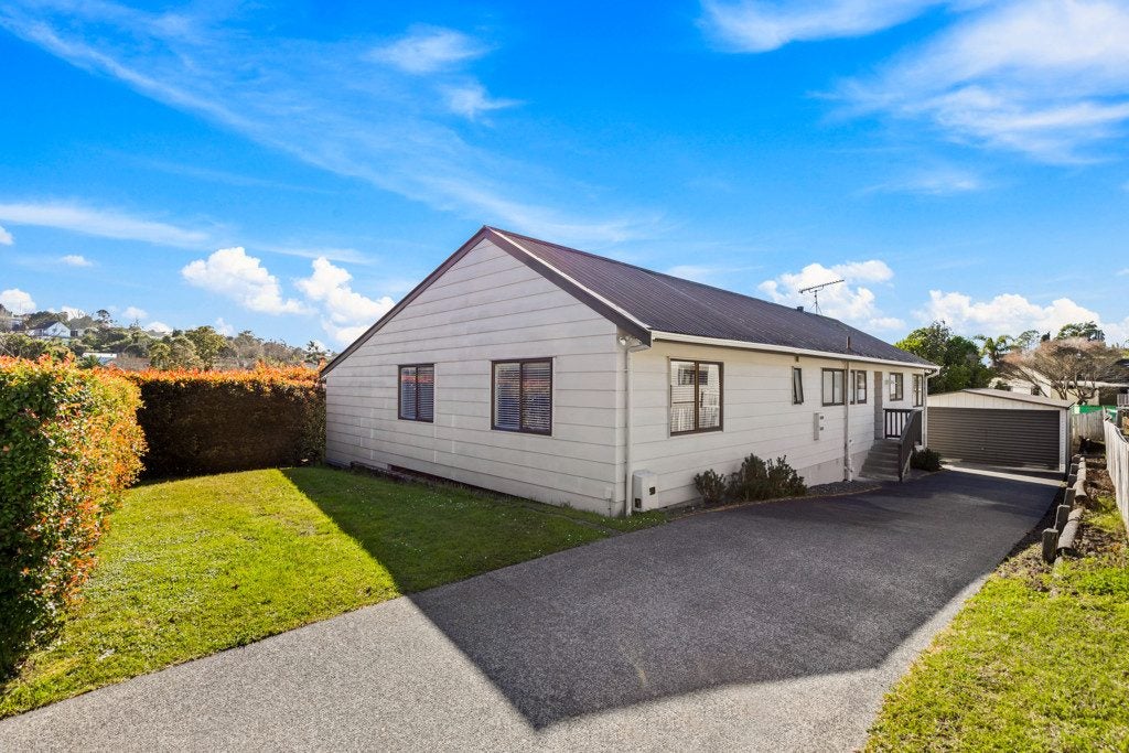 6 Neilon Place, Northcross, Auckland - Carousel 1