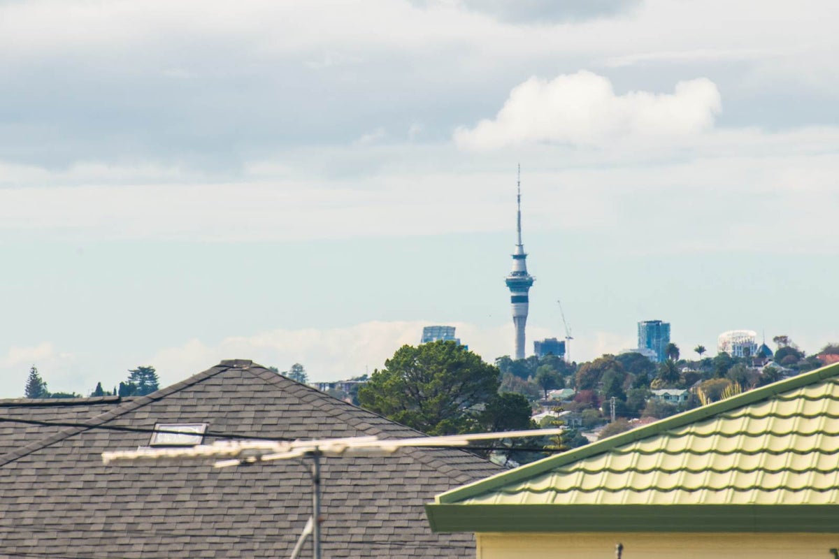 126B Hutchinson Avenue, New Lynn, Auckland - Carousel 2