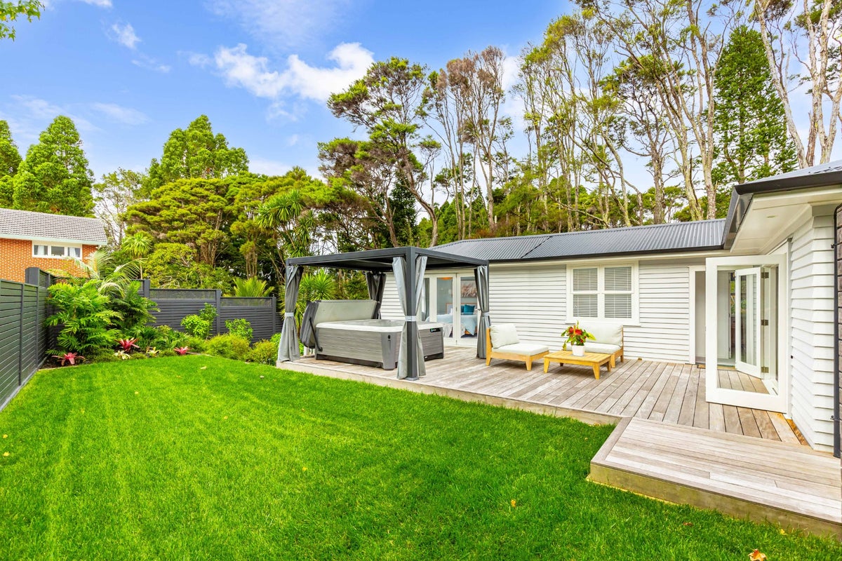 29 Awhiorangi Promenade, Swanson, Auckland - Carousel 1