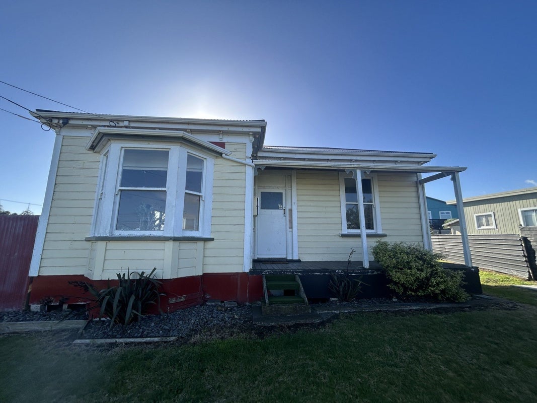 4 Ashton Terrace, Castlecliff, Whanganui - Carousel 1