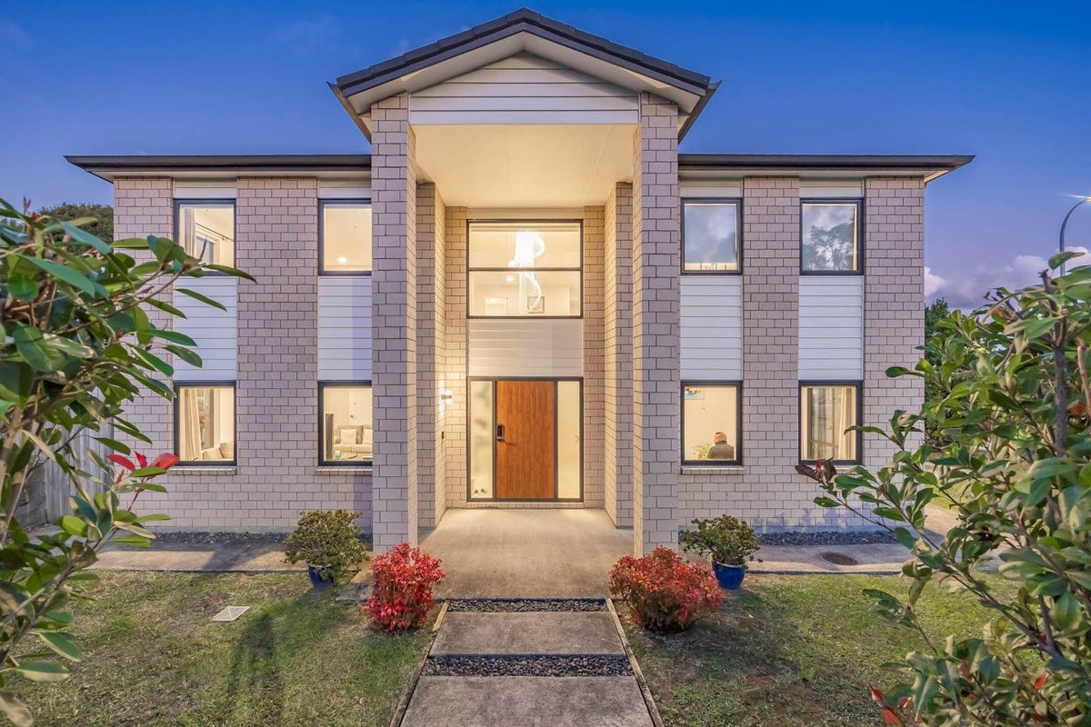 46 Kurnell Drive, Botany Downs, Auckland - Carousel 1