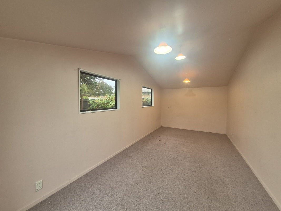 11 Merton Place, Bryndwr, Christchurch - Carousel 11