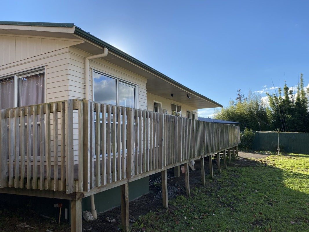 17 Aronui Terrace, Kelston, Auckland - Carousel 1