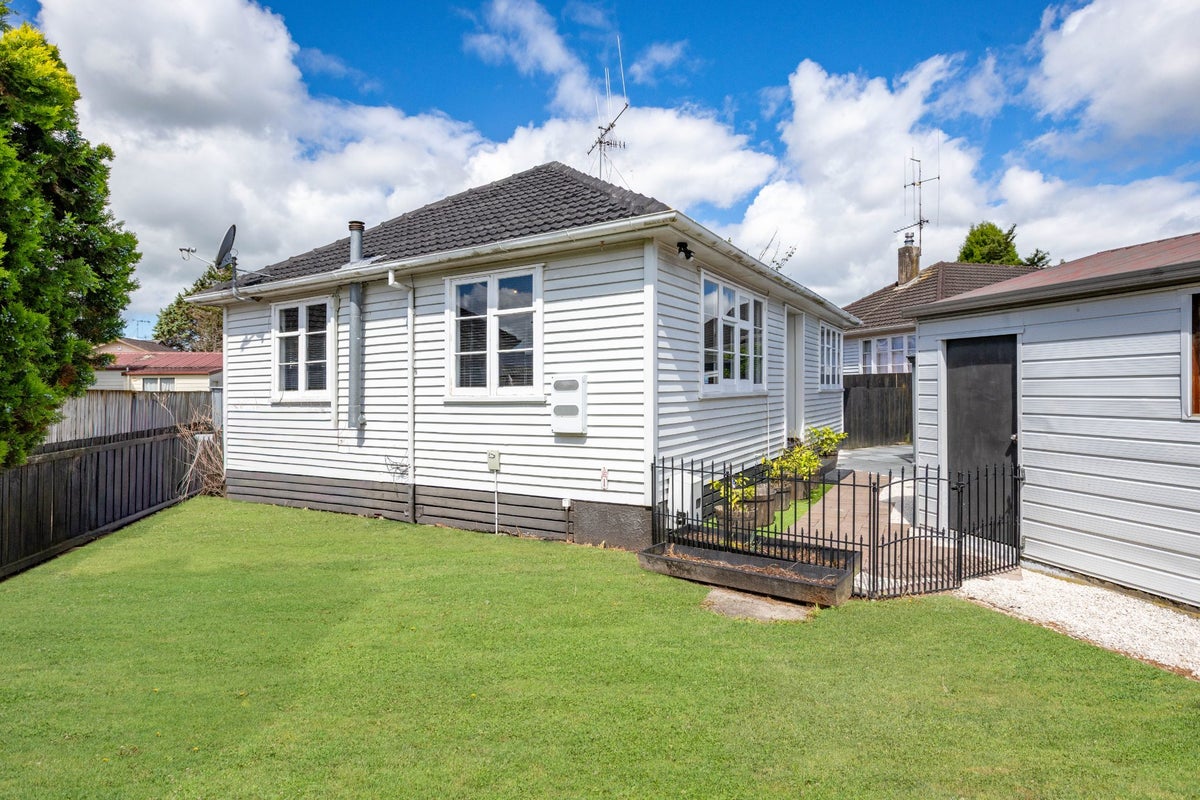 5 Le Quesne Place, Fairfield, Hamilton - Carousel 2