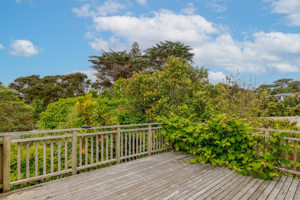 20 South Lynn Road, Titirangi, Auckland - Carousel 21