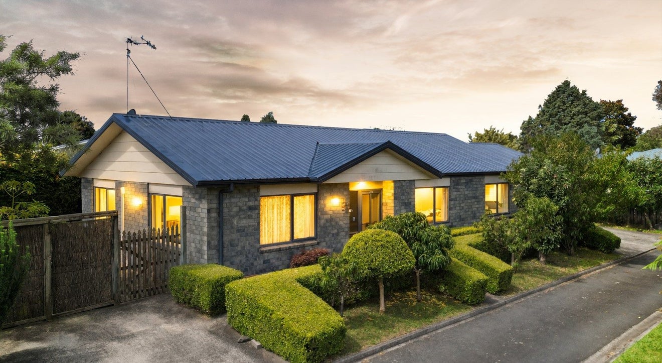 44 Catalina Drive, Melville, Hamilton - Carousel 1