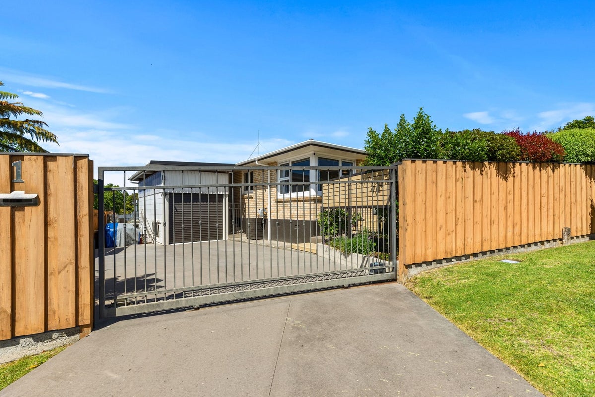 1 Clifton Terrace, Brookfield, Tauranga - Carousel 2