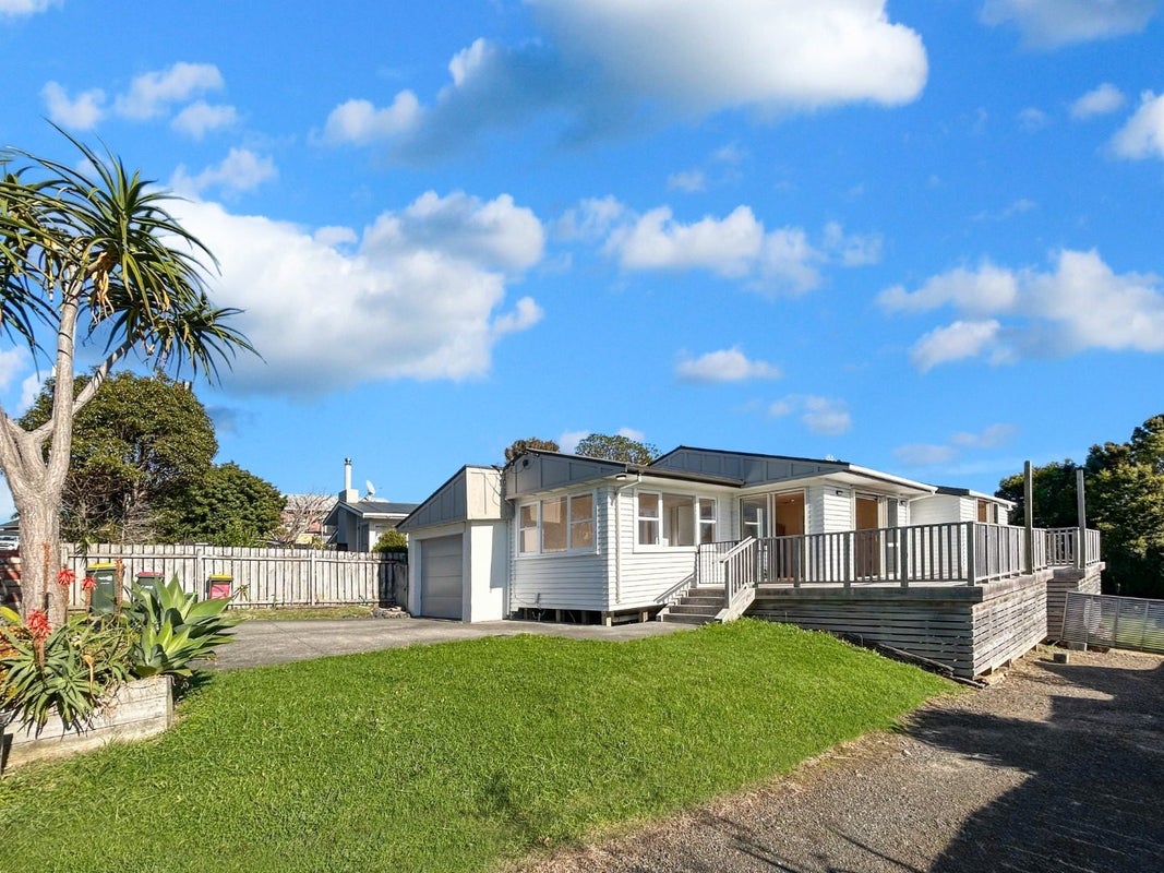 832 Whangaparaoa Road, Manly, Whangaparaoa - Carousel 2
