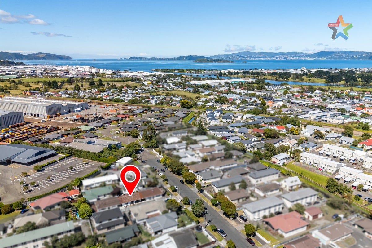 2/43 LEIGHTON AVE, GRACEFIELD, LOWER HUTT - Carousel 23