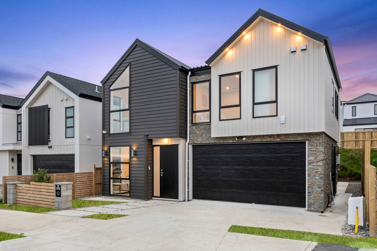 11 Southridge Road, Flat Bush, Auckland - Carousel 1