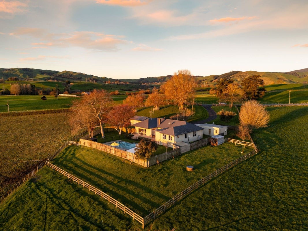 80 Robinson Road, Rotoorangi, Cambridge - Carousel 2