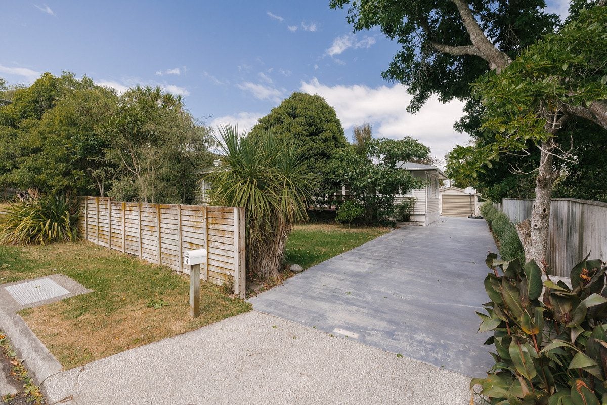 4 Williams Terrace, Fitzherbert, Palmerston North - Carousel 32