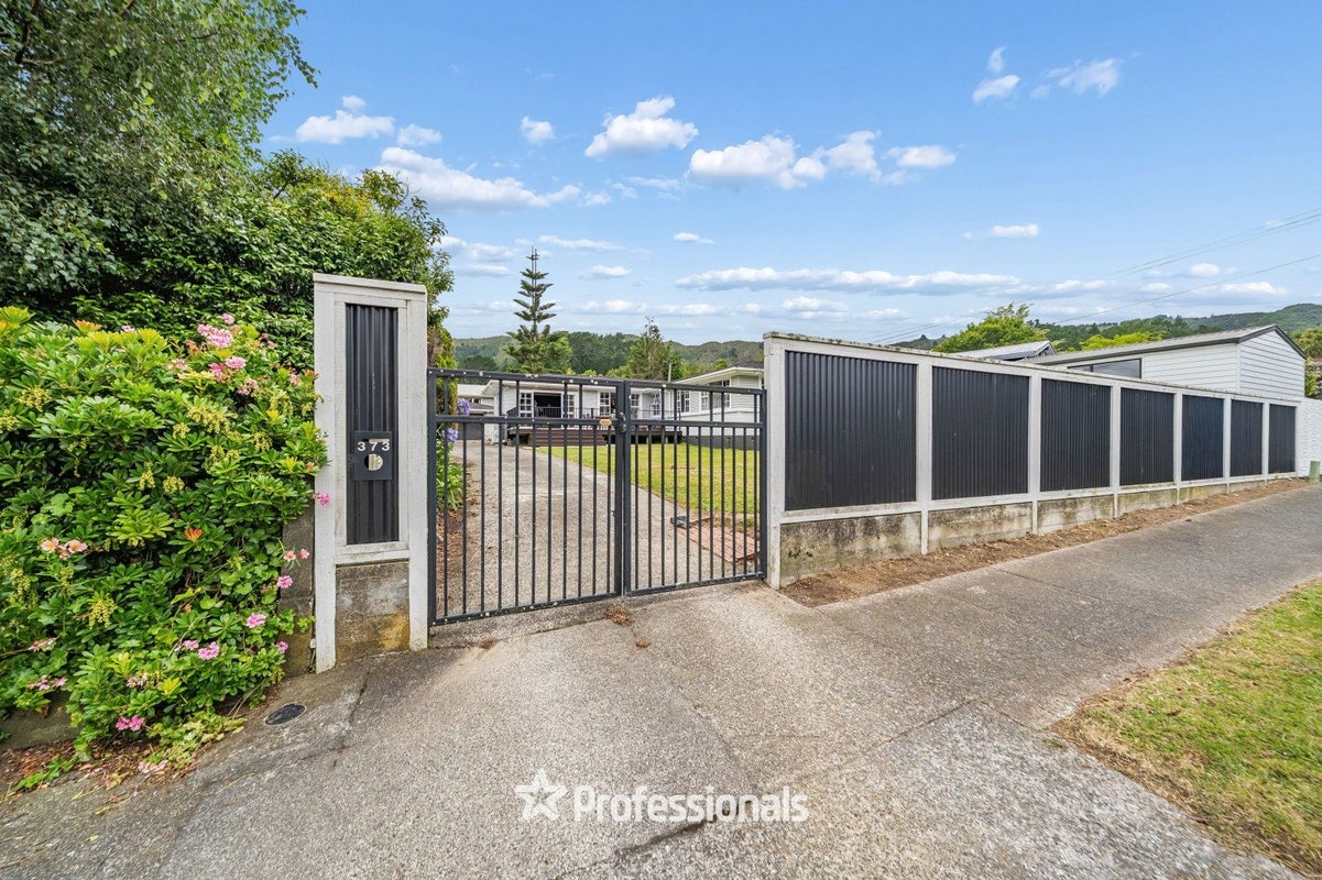 373 Stokes Valley Road, Stokes Valley, Lower Hutt - Carousel 1