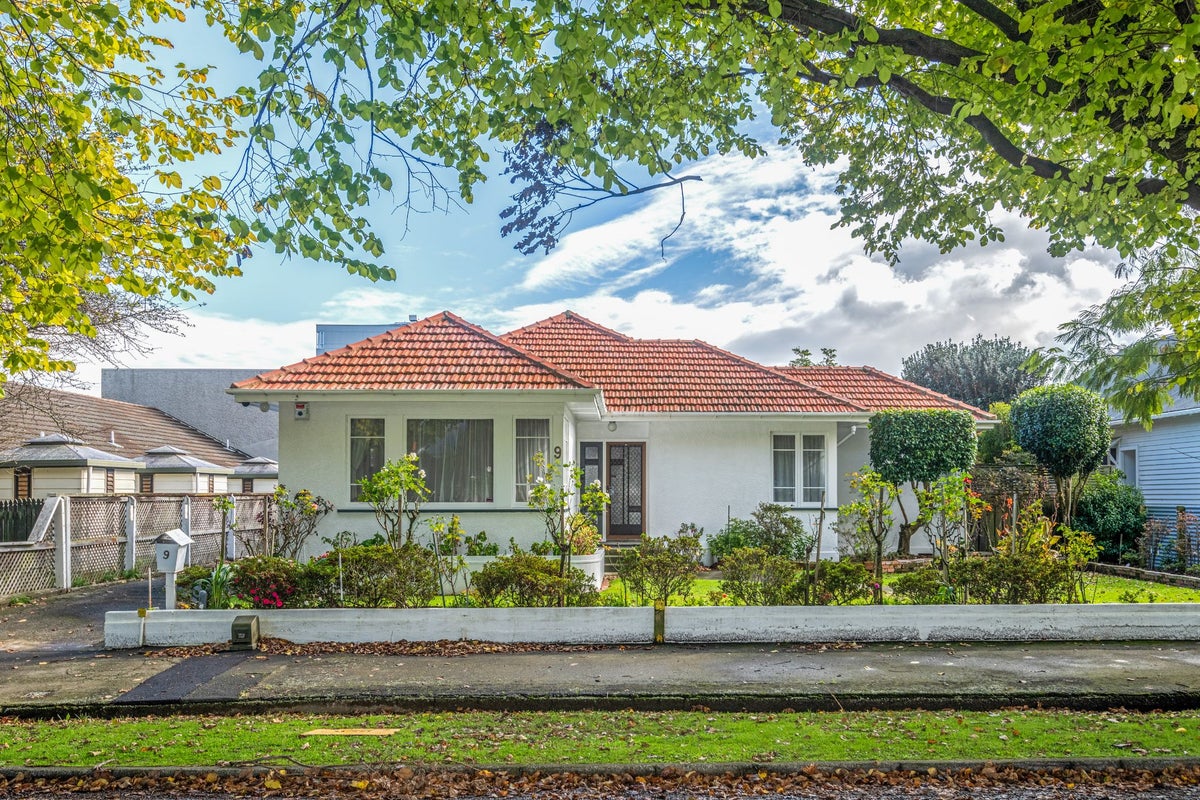 9 Chaytor Street, West End, Palmerston North - Carousel 1