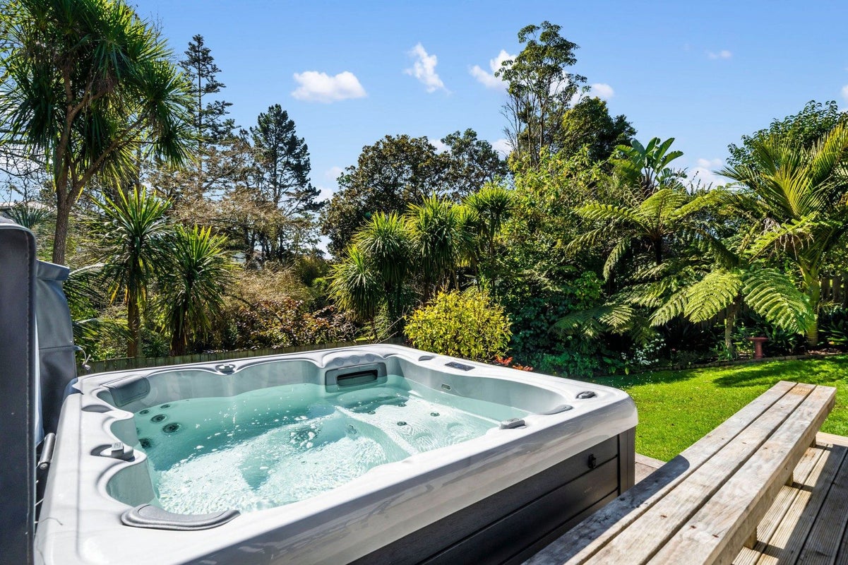 8 Carina Crescent, Torbay, Auckland - Carousel 2