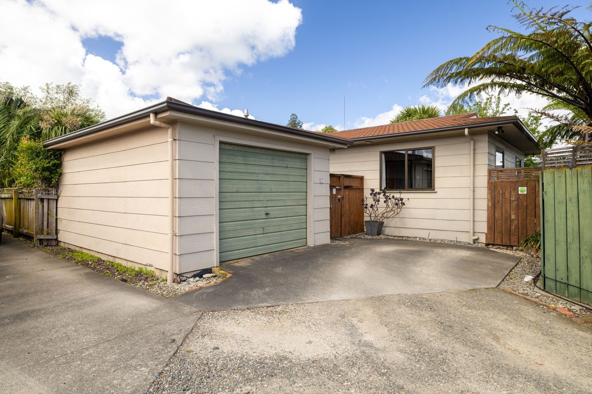 21 Moore Street, West End, Palmerston North - Carousel 1