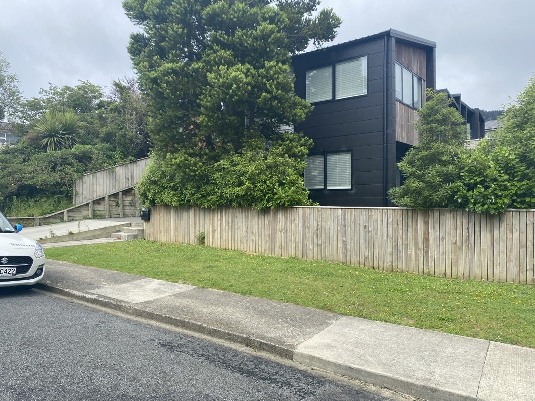 6 Huia Street, Tawa, Wellington - Carousel 1