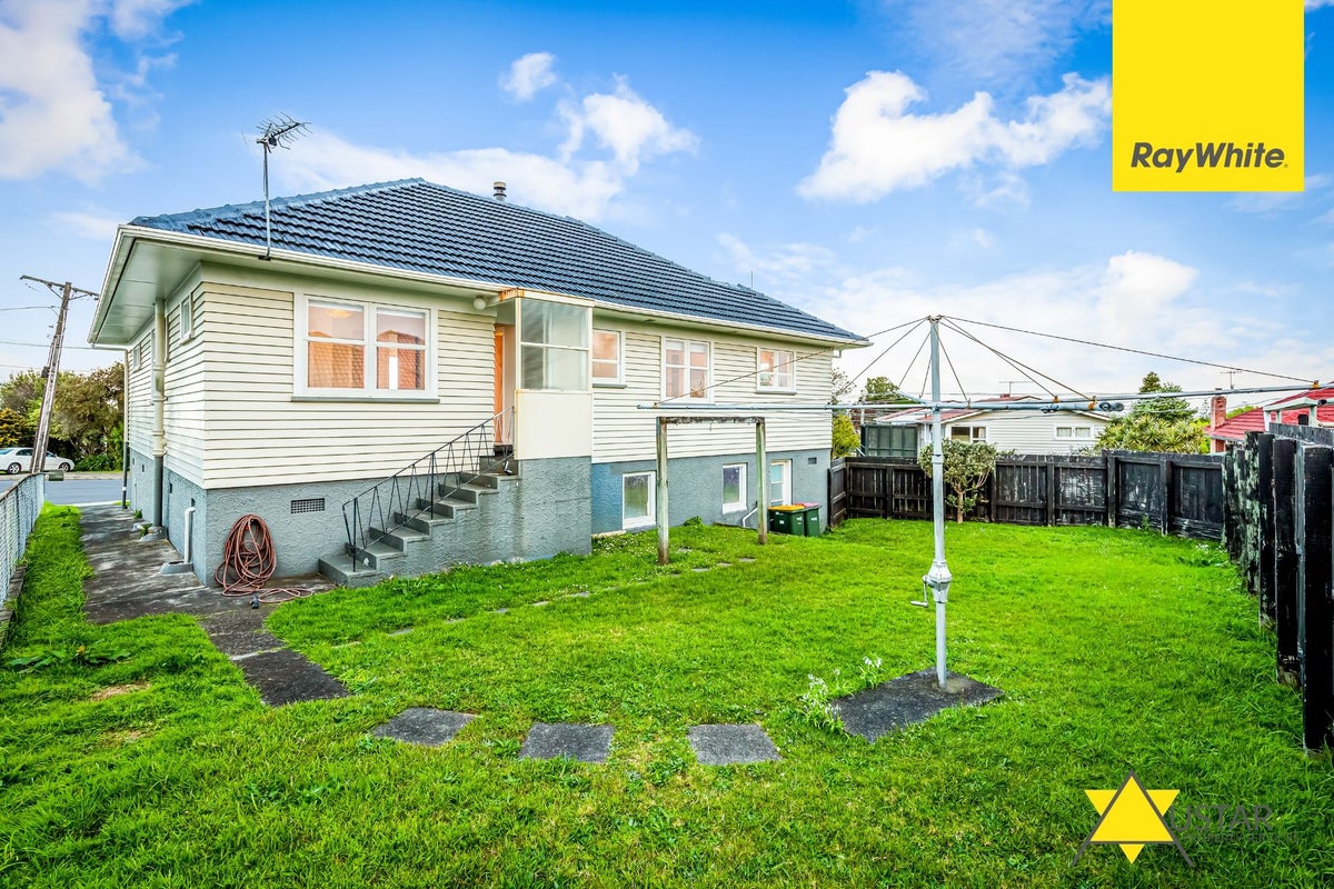 2 Taha Road, Te Atatu South, Auckland - Carousel 21