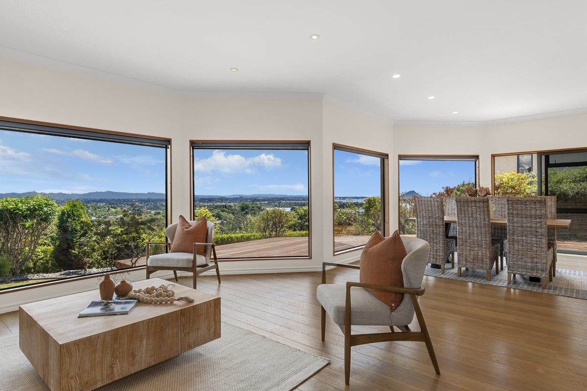 17 Aurora Avenue, Welcome Bay, Tauranga - Carousel 1