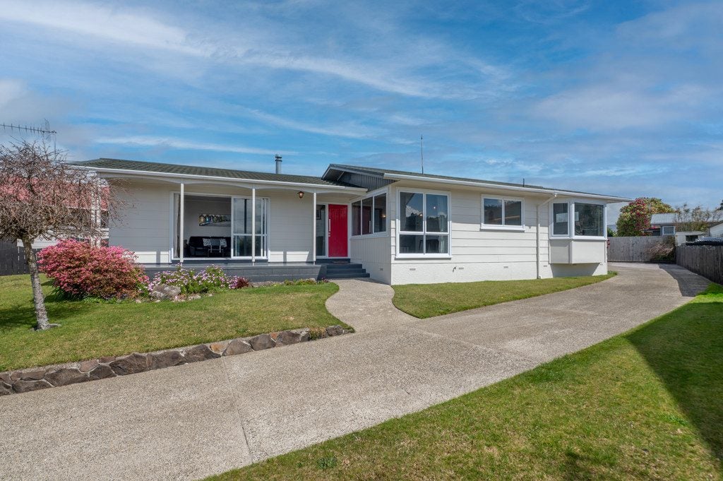 19 Alison Street, Mangakakahi, Rotorua - Carousel 1