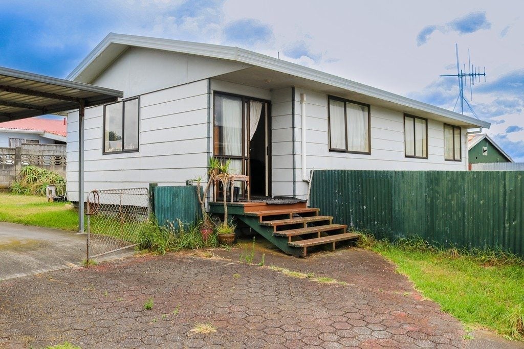 12A Karyn Street, Castlecliff, Whanganui - Carousel 1