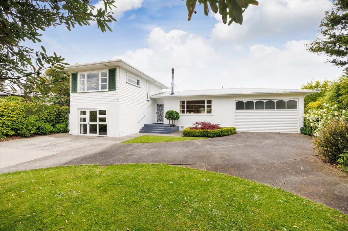 9 Parata Street, Hokowhitu, Palmerston North - Carousel 1