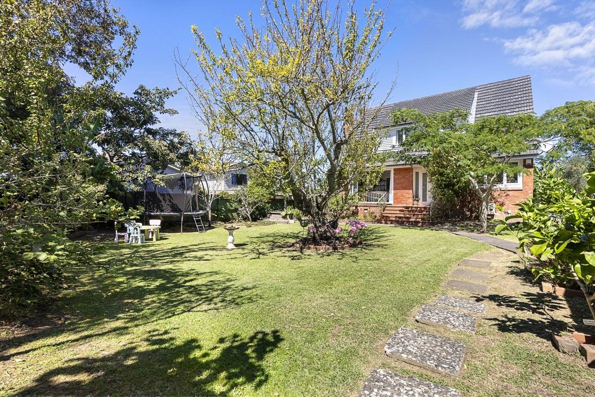 53 Paparoa Road, Cockle Bay, Auckland - Carousel 2