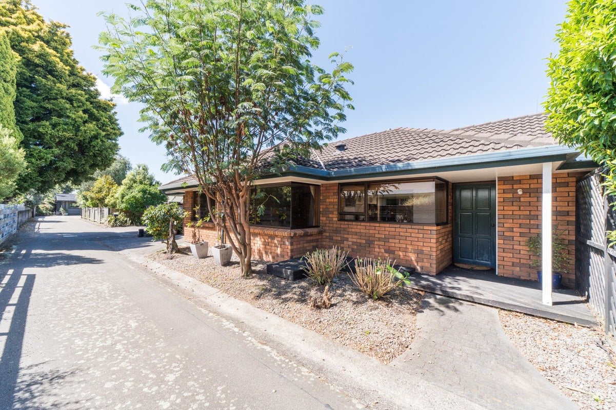 3 Silverdale Court, Terrace End, Palmerston North - Carousel 1
